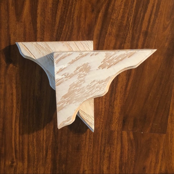 Distressed White Painted Wooden Shelf Brackets - Picture 1 of 16